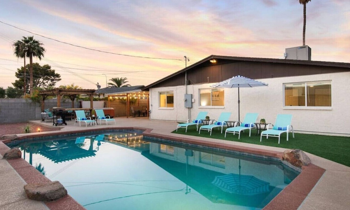 Trail West House | The EARLL - Old Town Scottsdale + Heated Pool + Hot Tub