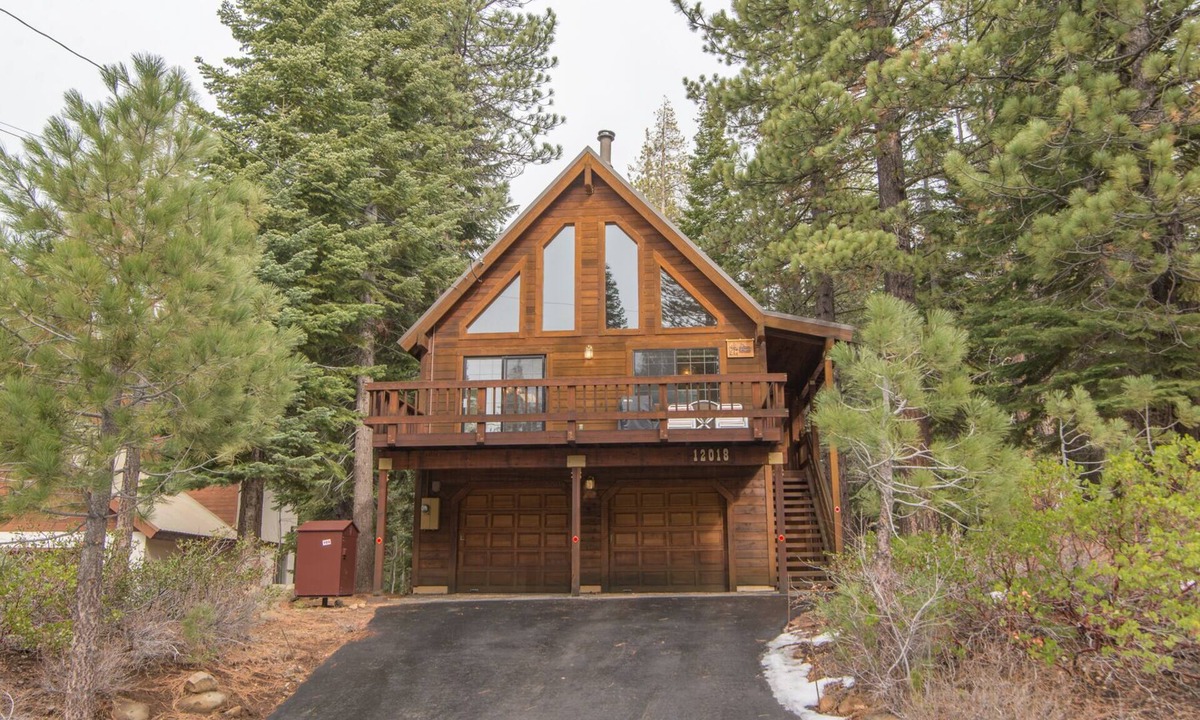 Truckee Cabin | The Golden Retreater - Mountain Vacation Cabin