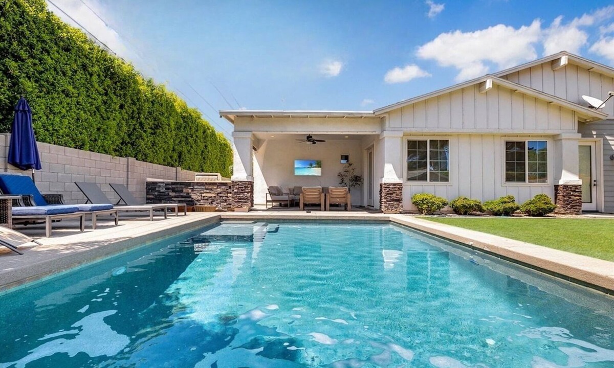 Camelback East Villa | The Grove | Pool, Cabana, Outdoor Kitchen, Sleeps 20 | Arcadia, Near Old Town