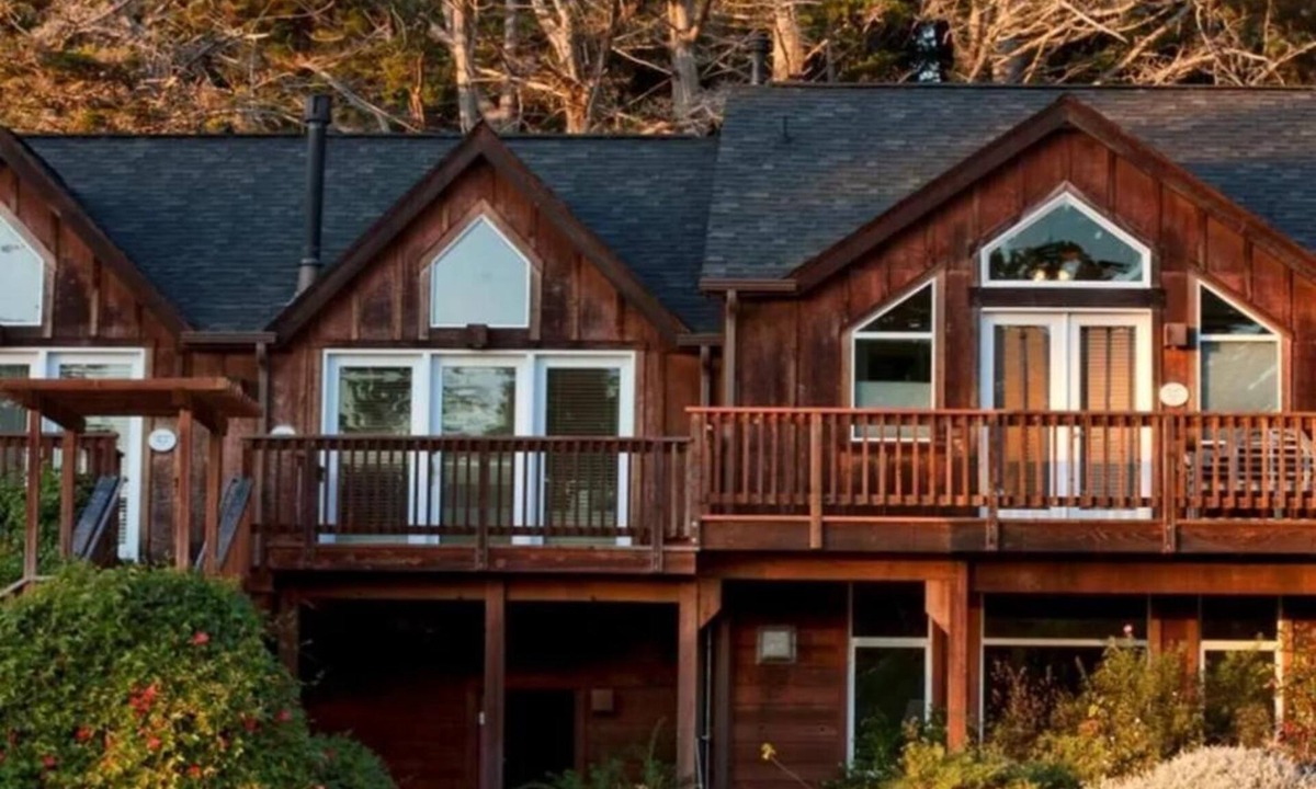 Little River House | The Inn at Schoolhouse Creek