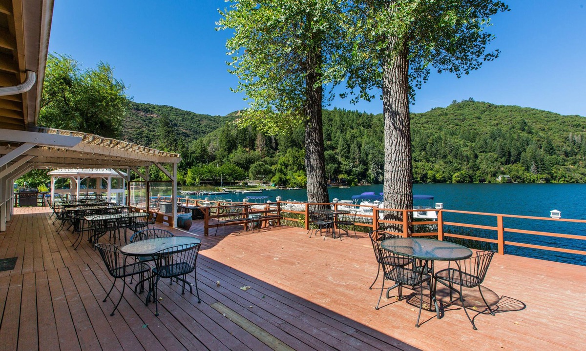 Upper Lake Hotel | The Lodge At Blue Lakes
