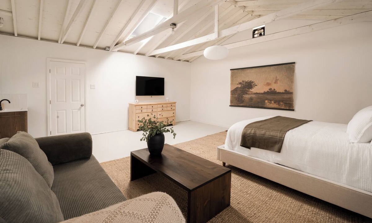 Los Angeles House | The Manchester Retreat