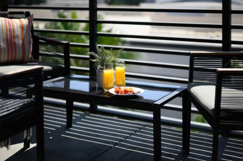 Santa Ana Apartment | The Mandarin at Main Place - FIFA Ready!
