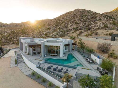 Yucca Valley House | The Overlook by Fieldtrip - 7 Bd Modern Luxury with Infinity Pool Views