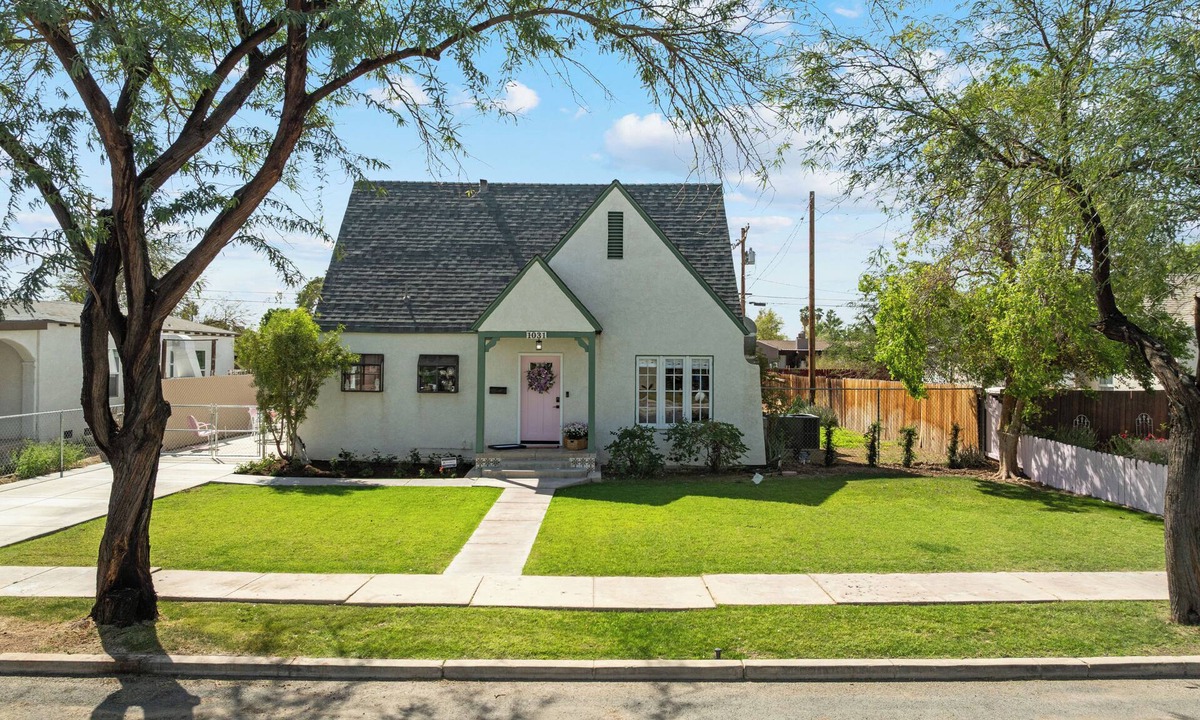 El Centro House | " The Petunia" Perfect 2-bedroom house with AC centrally located in El Centro