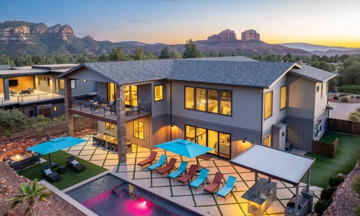 Sedona House | The Retreat at Chapel Cross – 8 King Suites w/ensuite baths, iconic views, resort-style pool/spa