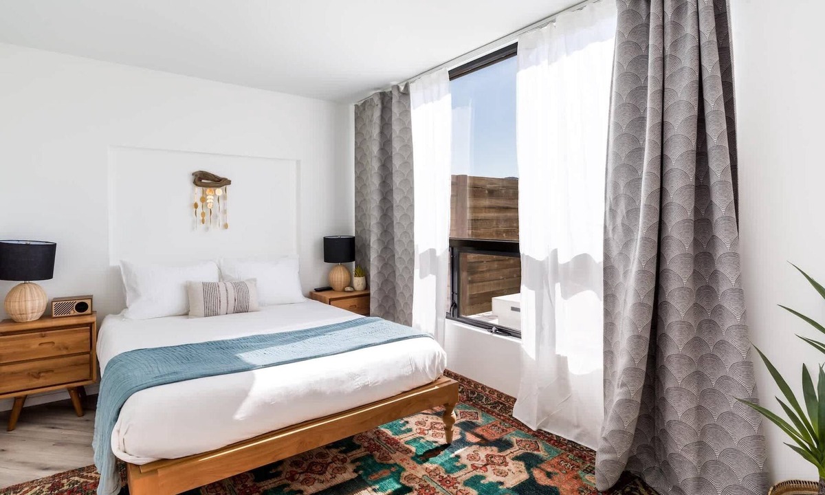 Yucca Valley Bed & Breakfast | The Standard – Classic Desert Room