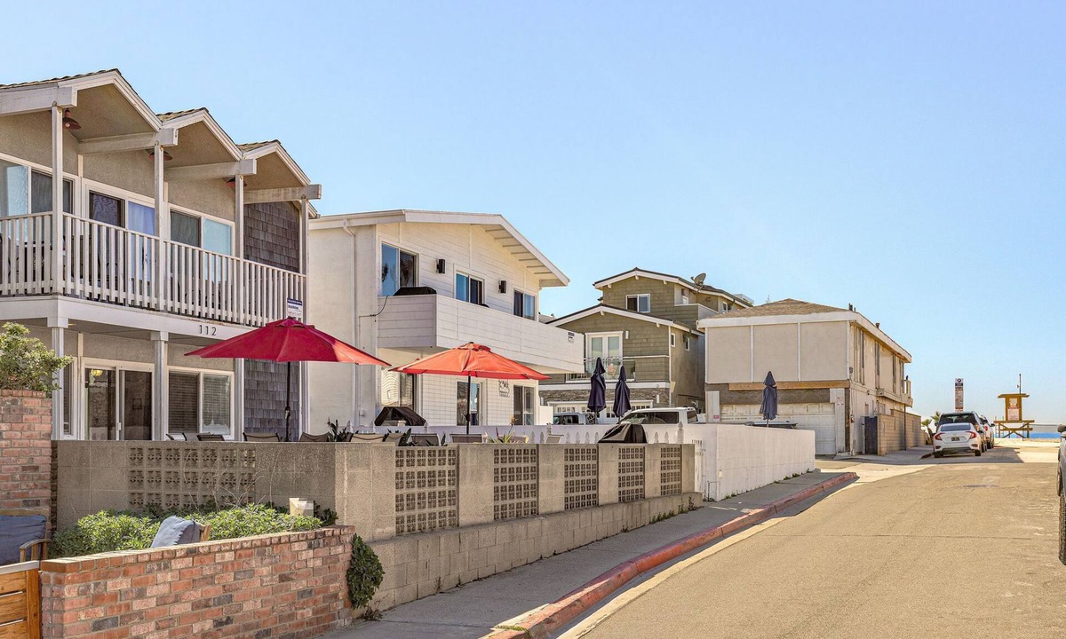 West Newport House | The Ultimate Vacation Destination | Happy Interior | 30 Seconds to the Sand! (lower unit)