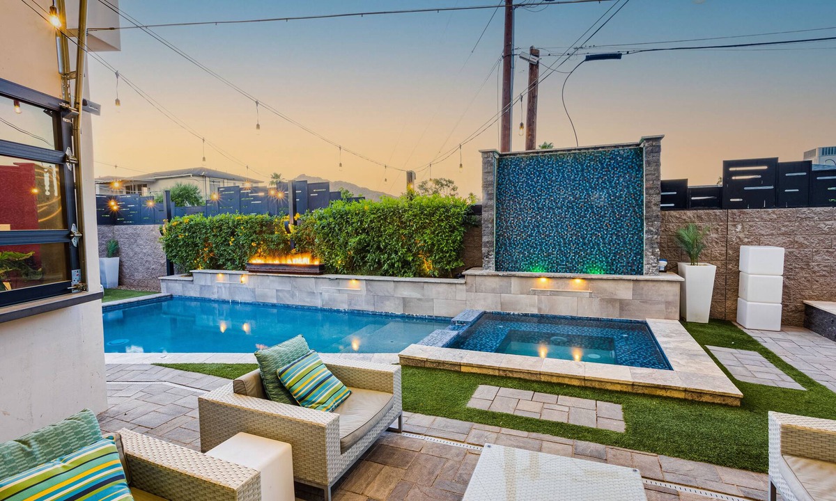 Southwest Village House | This house is a 4 bedroom(s), 4 bathrooms, located in Scottsdale, AZ.