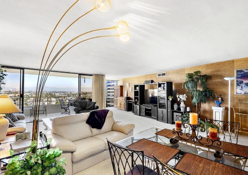Marina del Rey Apartment | Three Bedroom Residence with Panoramic Water Views