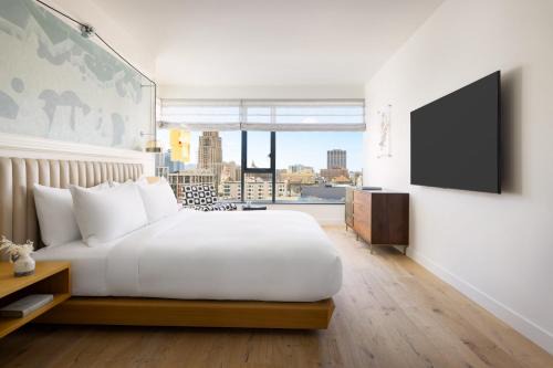 Tenderloin Hotel | Timbri Hotel San Francisco, Curio Collection by Hilton