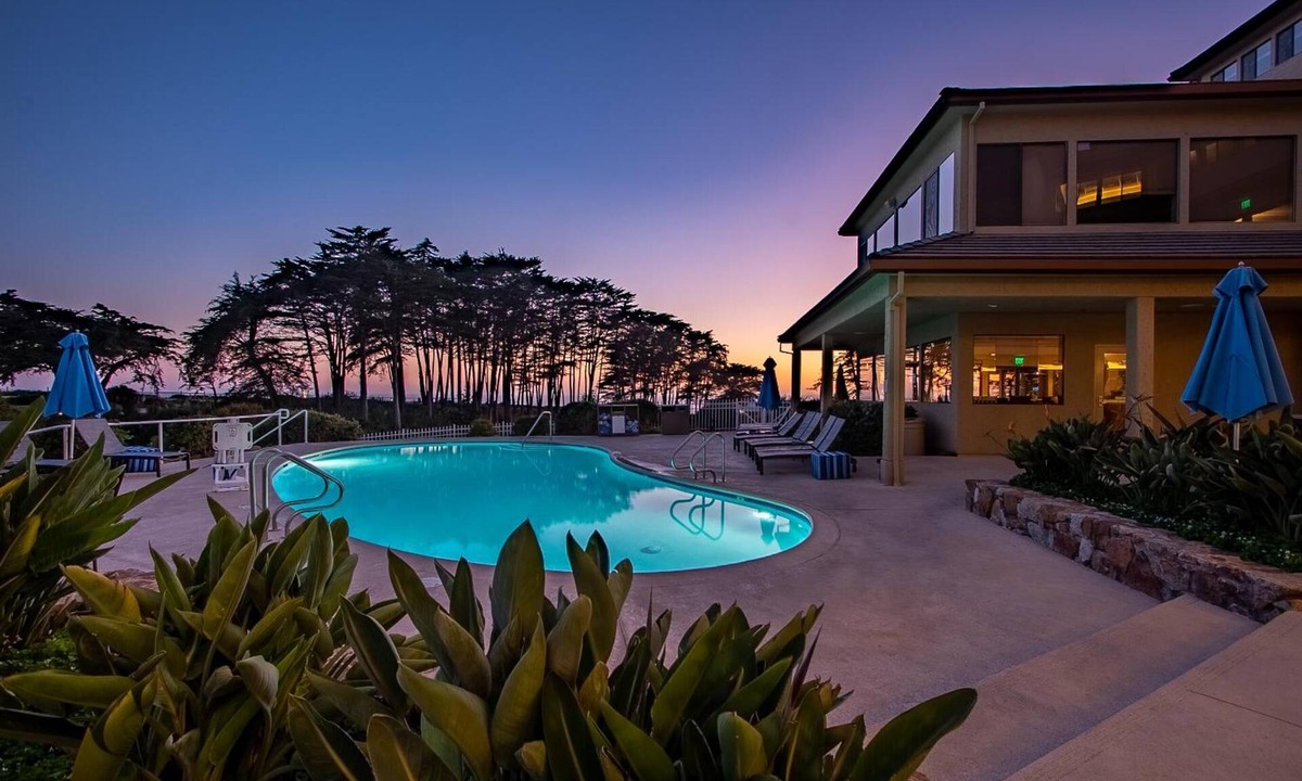 Rio del Mar Hotel | Tranquil Beachside Studio | Pools, Hot Tubs, Tennis Court & Fireplace