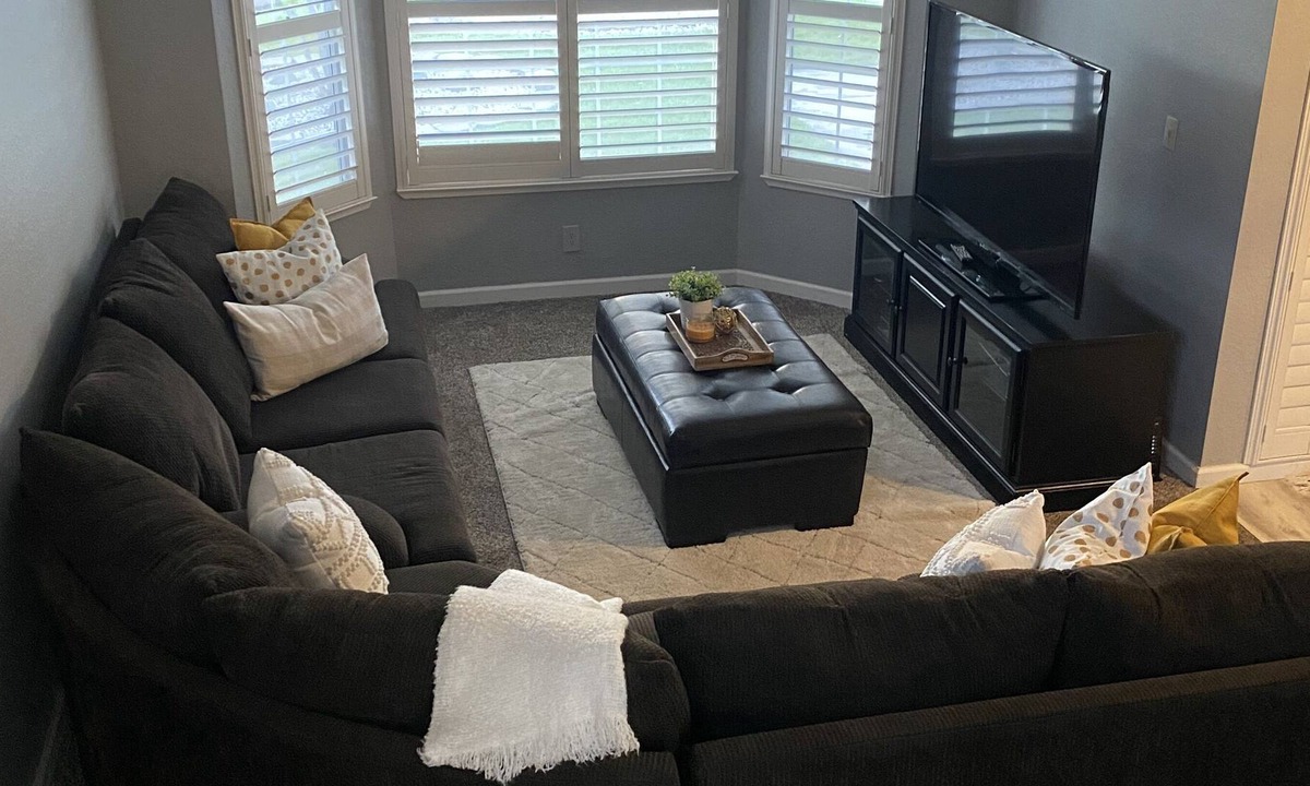 Roseville House | Travel Nurse Housing in Roseville