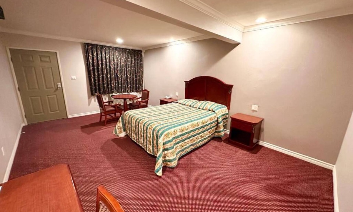 Bell Hotel | Tropic west Motel