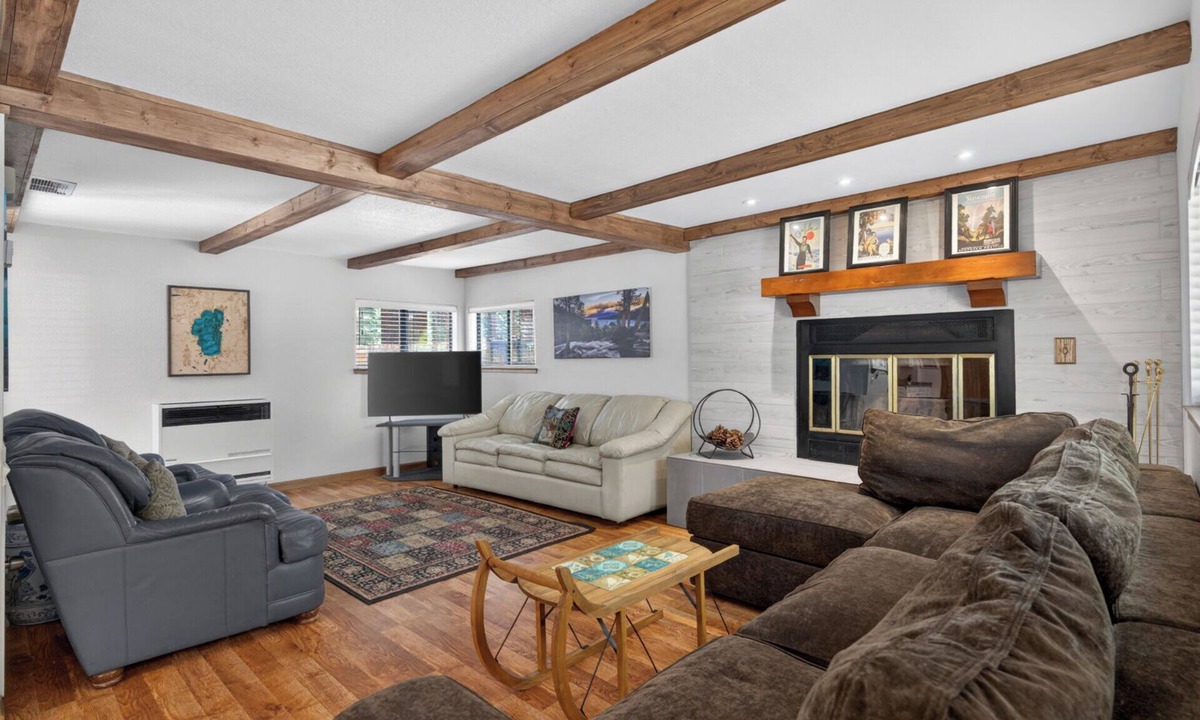Sierra Tract House | Trout Creek Knox Retreat - Pet Friendly, Fenced Yard, Ideal for 2 Couples