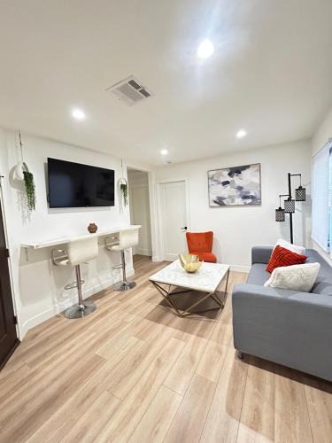 Montecito Heights Apartment | Two Apartments Together Near Dodger Stadium Sleeps up to 8