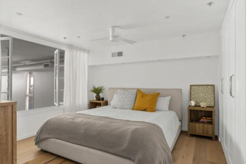 Del Rey Apartment | Two Bedroom Industrial Loft with Resort Amenities