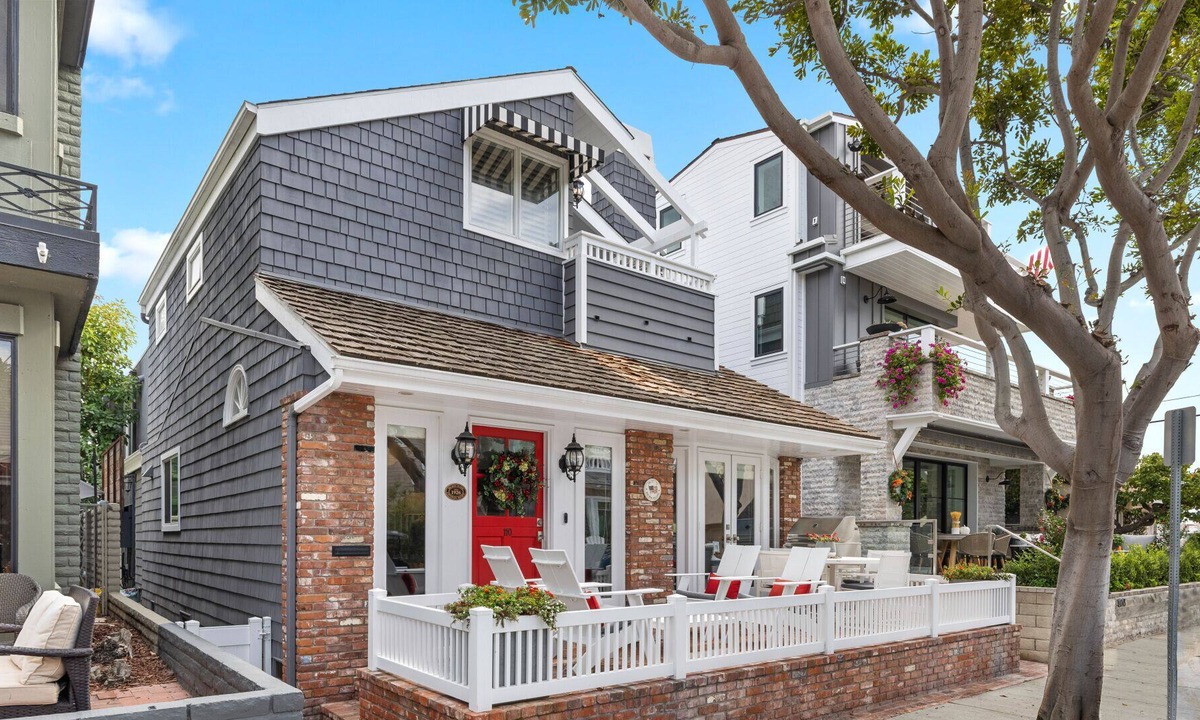 Balboa Island House | Unique upgraded cottage on quiet end of Island.