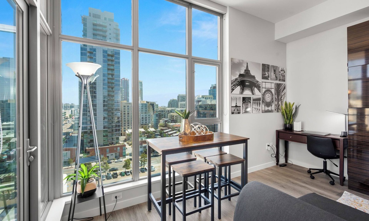 East Village Apartment | Unobstructed Downtown High-rise Studio with View in the heart of Gaslamp SD