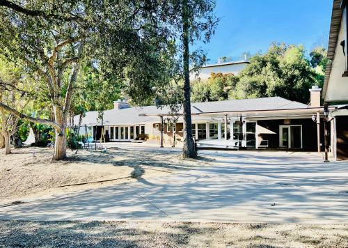 Encino House | Updated Paint Floor Female ONLY 130sqft Private Room 6500sqft Home VIEW Pool Gated Long Driveway 2Acre Estate BB