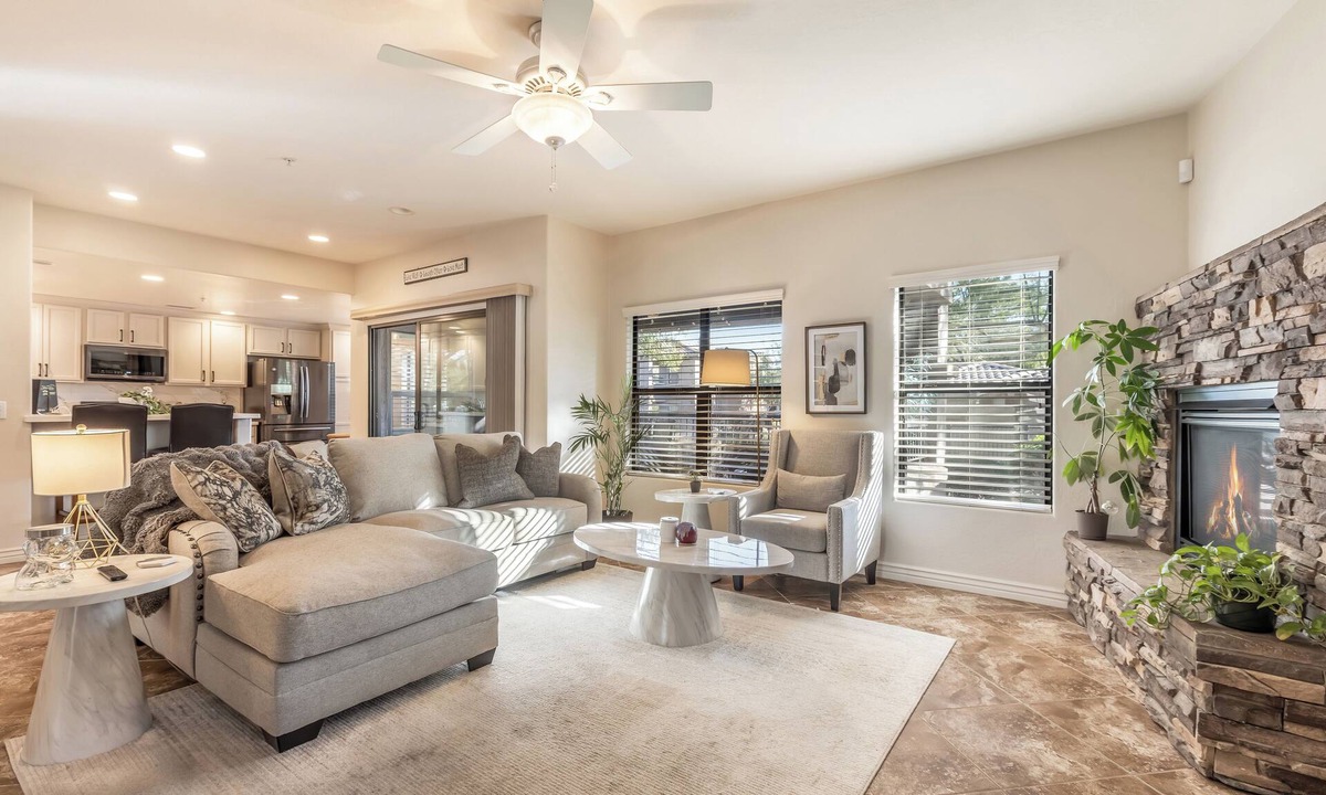 Desert Ridge Condo | Upscale Condo Pool View Near High Street and Mayo Clinic