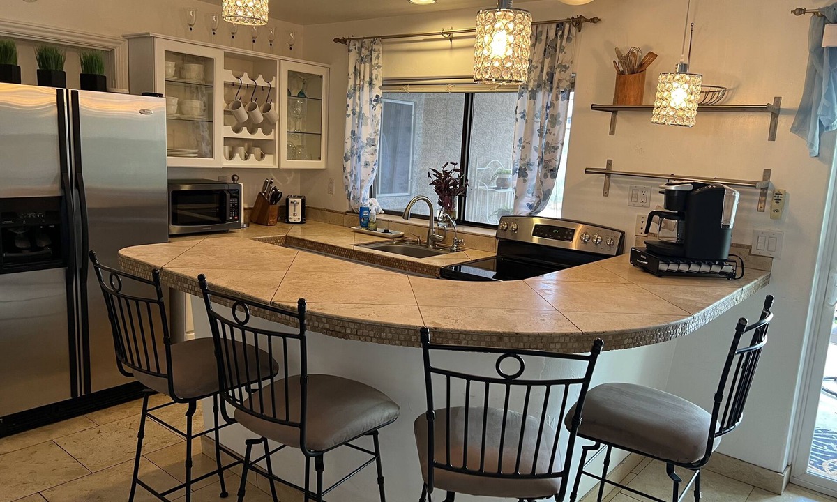 Fountain Hills Apartment | Upscale, Walkout Cozy Casita - Golfing, Casino, Lake, short walk to Restaurants
