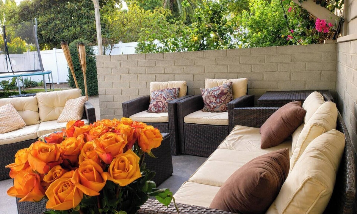 Los Angeles House | Urban Oasis: Private 2BR + Lush Backyard in LA