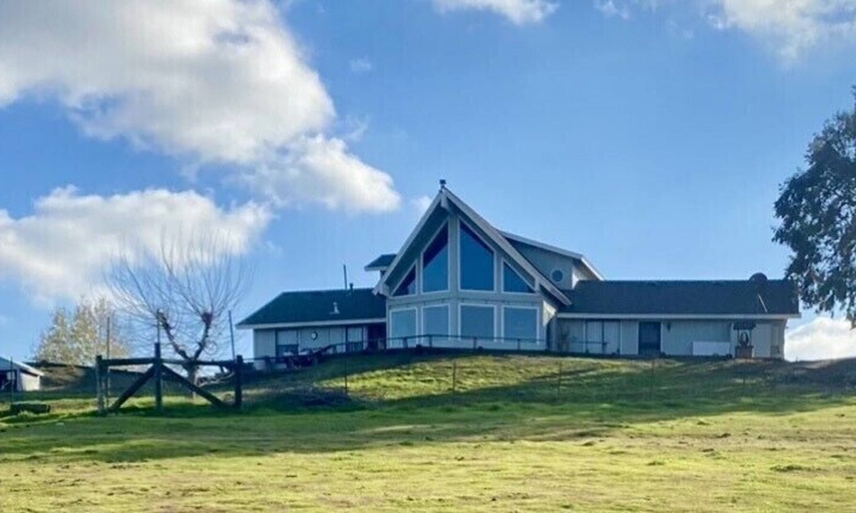 Raymond House | Valdez Ranch House on 40 Acres near Yosemite Park
