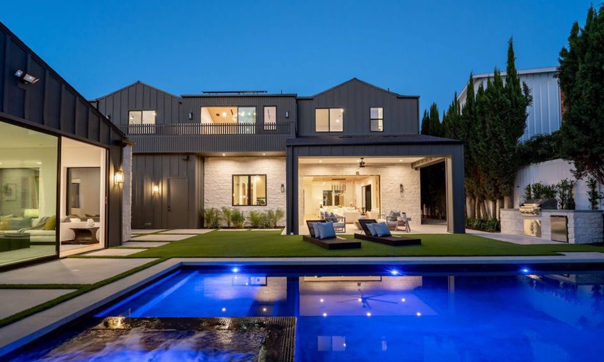 Encino House | Valjean Farmhouse - Ultimate Modern Luxury Estate