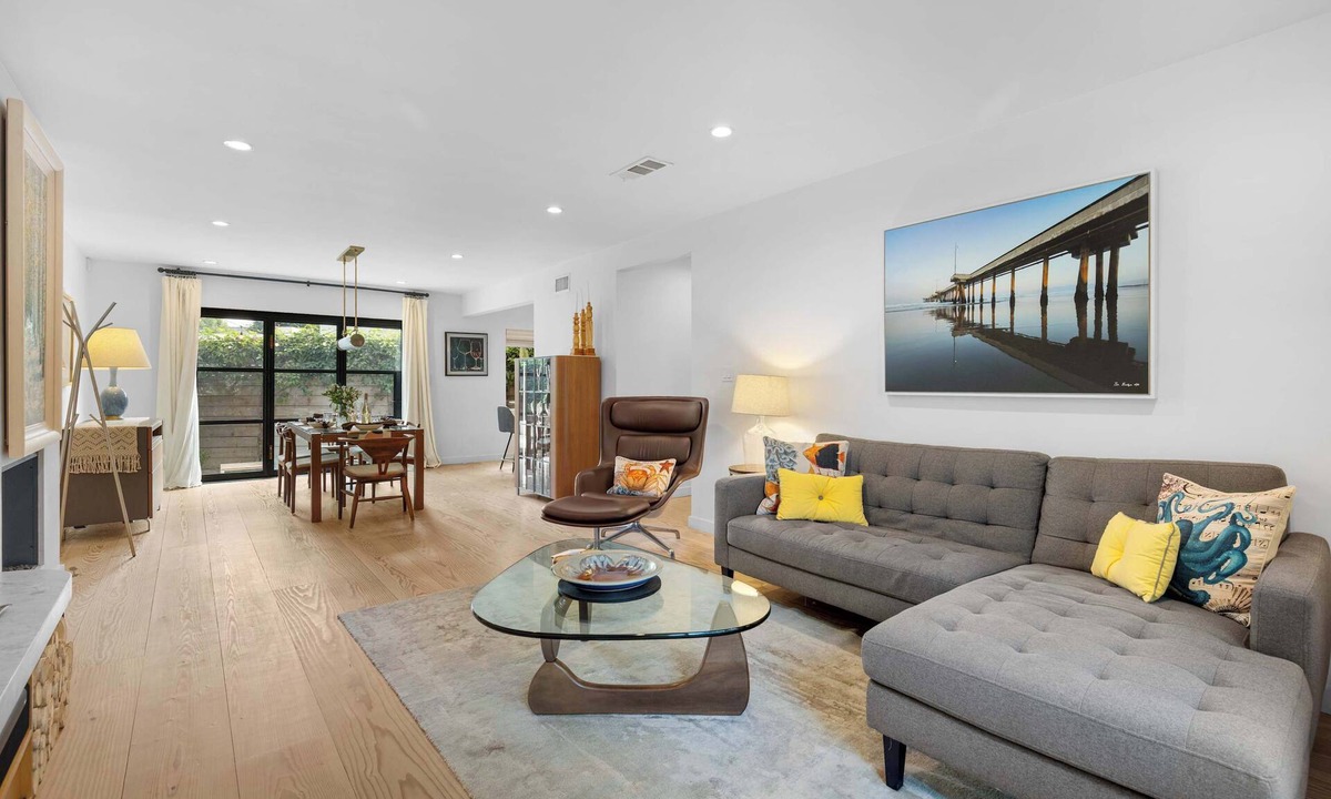 Venice House | Venice 3BR | Walk to Beach + Fire Pit | C&C