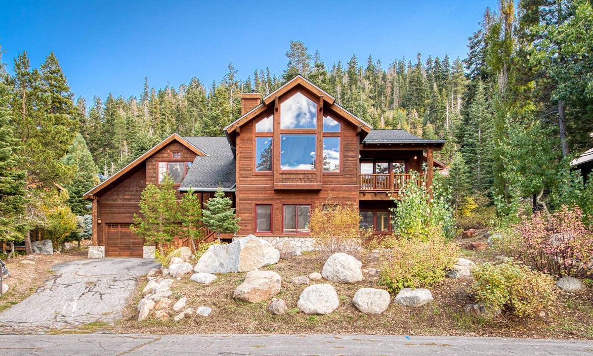 Alpine Meadows House | Vibrance at Alpine by Tahoe Getaways - Ski Shuttle - 4BR w Hot Tub & Sauna