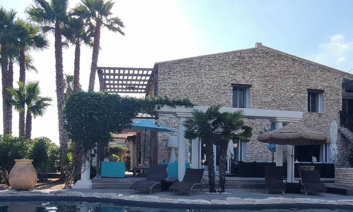 Bonifacio Villa | Villa Petra Bianca Private swimming pool. 10 minutes walk from Bonifacio harbour.