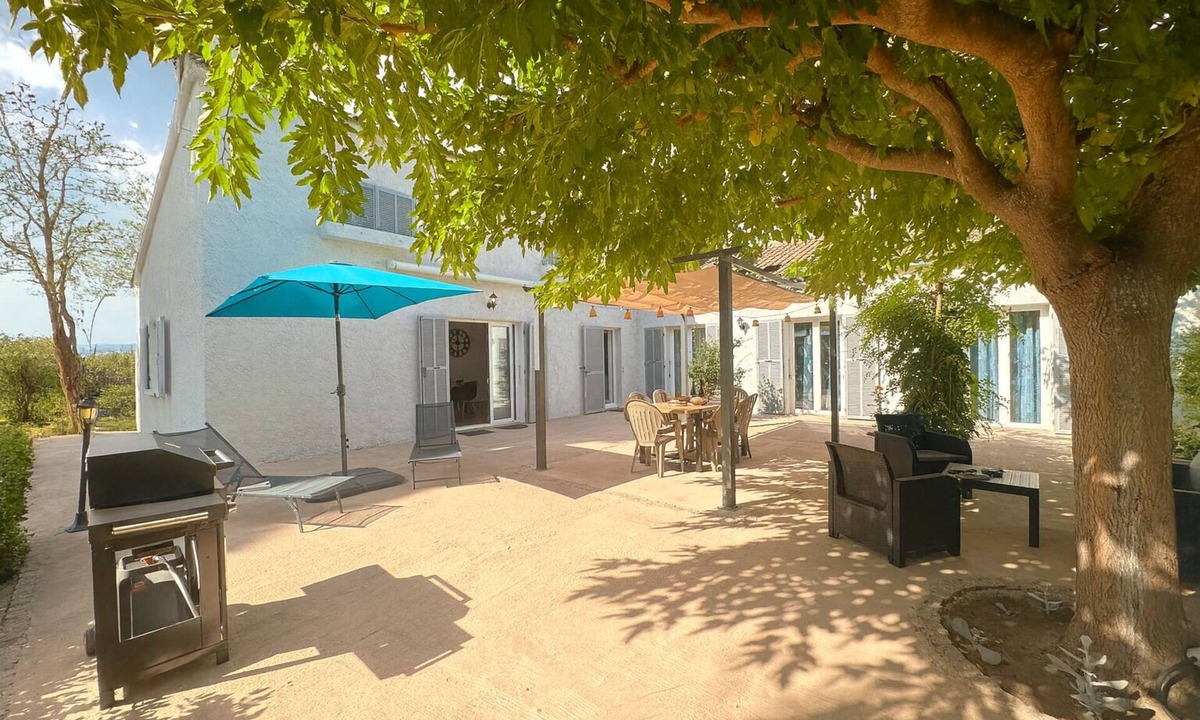 Biguglia Villa | Villa Sole e Mare | 200 m from the beach, bungalow 4 bedrooms, garden 1500 sqm