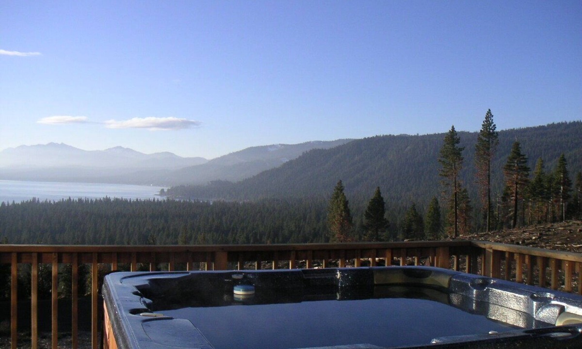 Tahoe Woods House | Villa Tahoelakken Beach Access! Pets Allowed Hot Tub Lake Views!