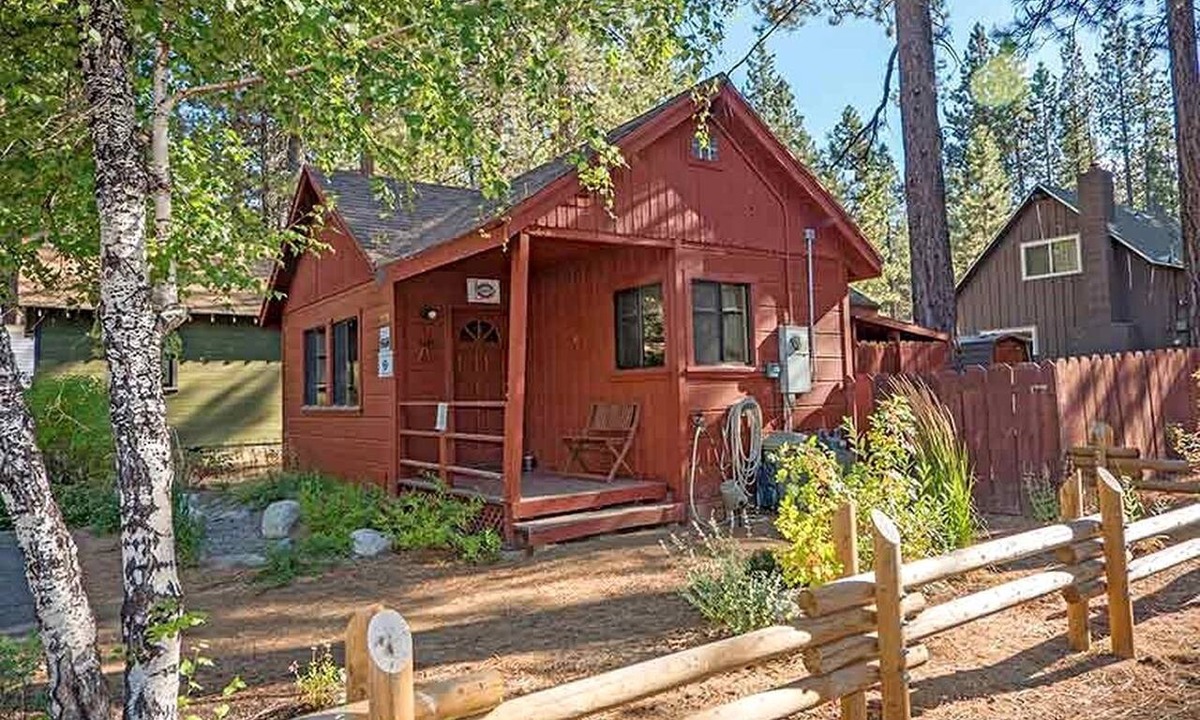 Sierra Tract Cabin | Vintage Wooden Cabin in South Lake Tahoe, California, with Hot-Tub Perfect for Outdoor Activities