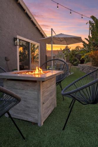 Vista Villa | Vista Paradise - Firepit, 10Miles2Beach, Workspace