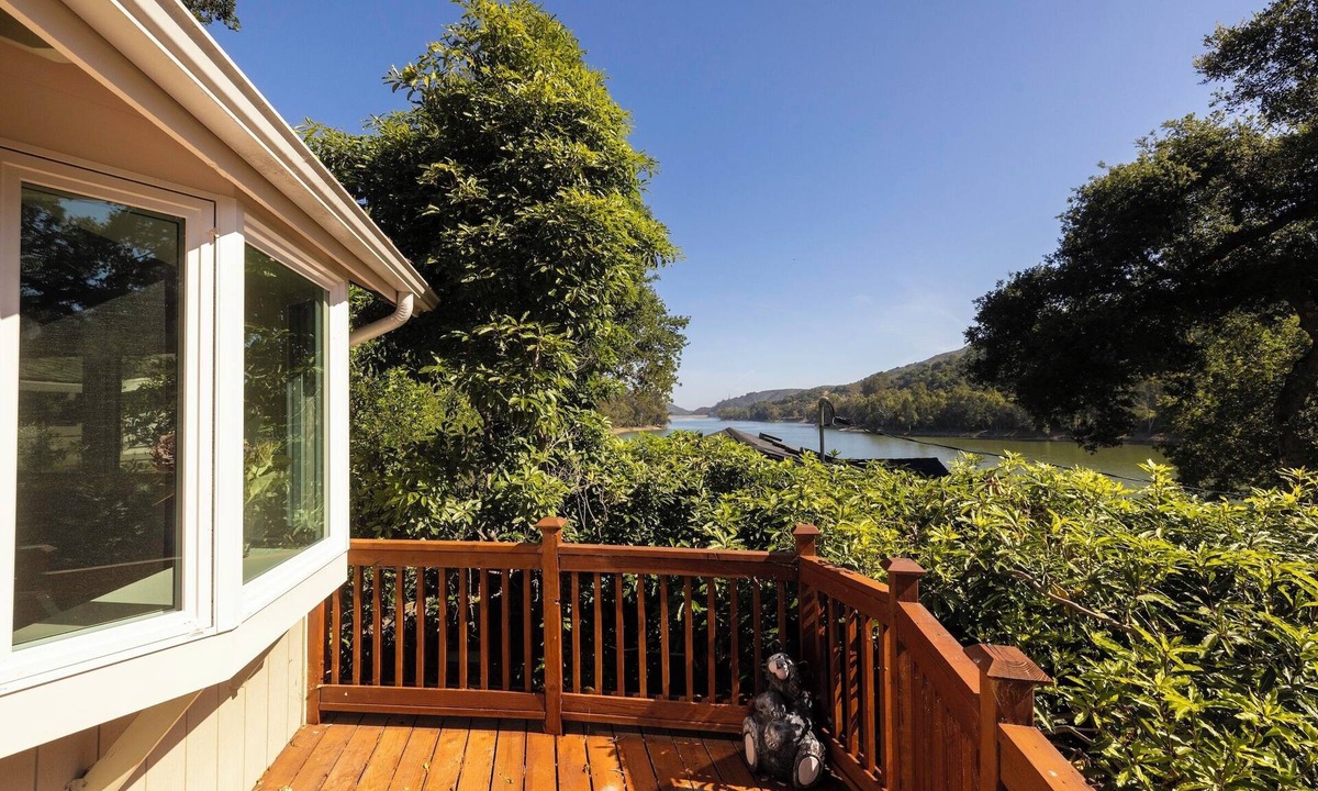 Lexington Hills House | Wake Up to Water Views in This Peaceful 2BR Escape 8 minutes from downtown