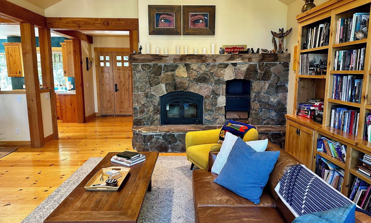 Graeagle House | Walk to Downtown Graeagle, Mill Pond & Pickleball from The Graeagle Tree House