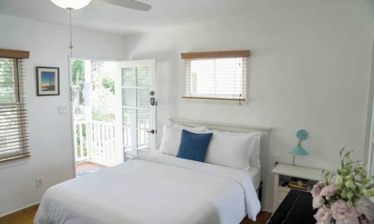 North of Wilshire Apartment | Walk to everything on Montana from this Garden retreat! - C