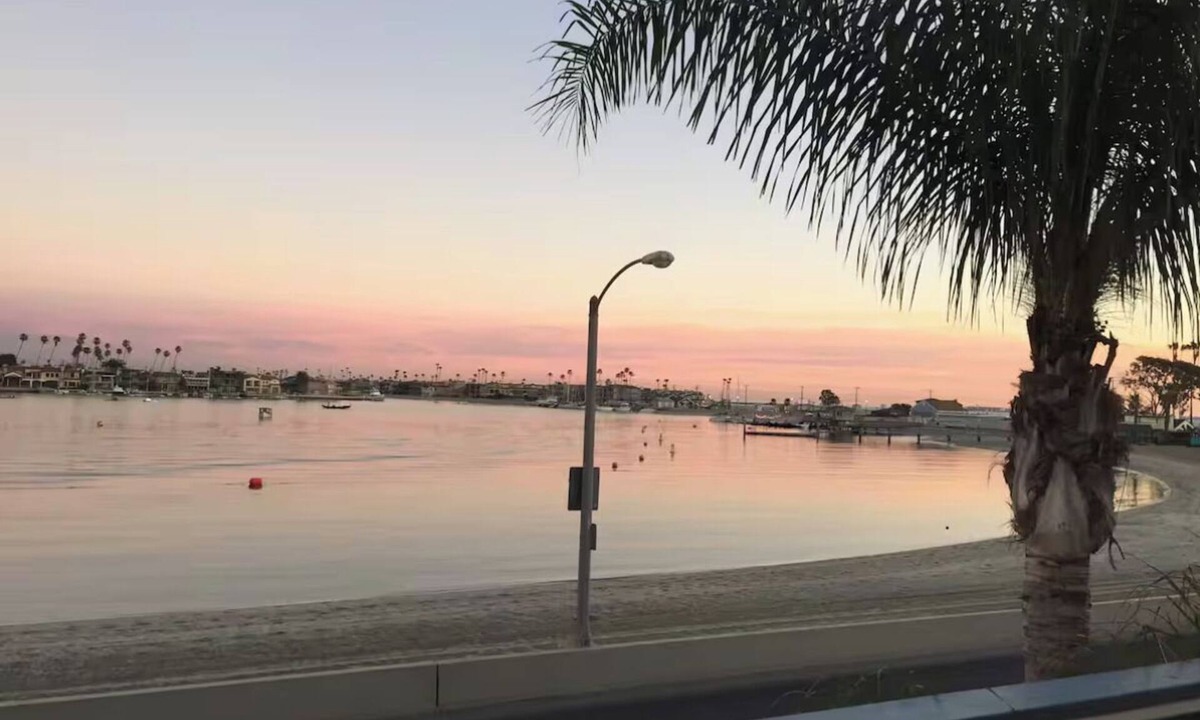Belmont Shore Apartment | Waterfront Belmont Shore Studio Great View & Deck