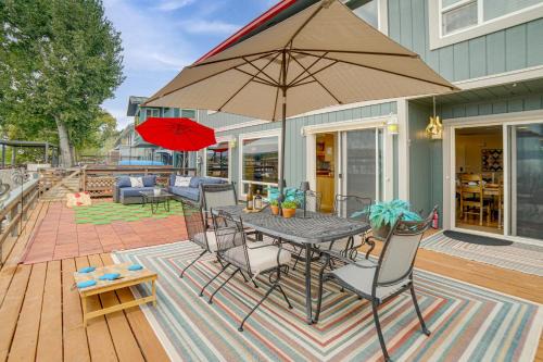 Upper Lake House | Waterfront Clear Lake Home w/Game Room & Deck!