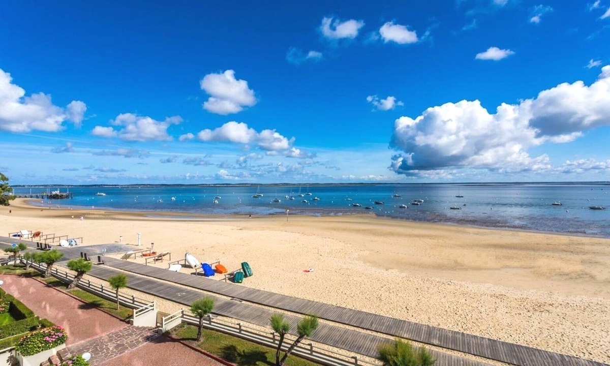 Arcachon Apartment | Waterfront near the heart of town comfort 4* Apt 80M2 Clim Wifi Parking
