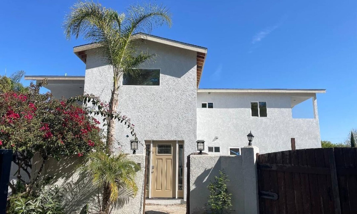 Poway Apartment | Well-maintained, fully furnished studio located on the second floor