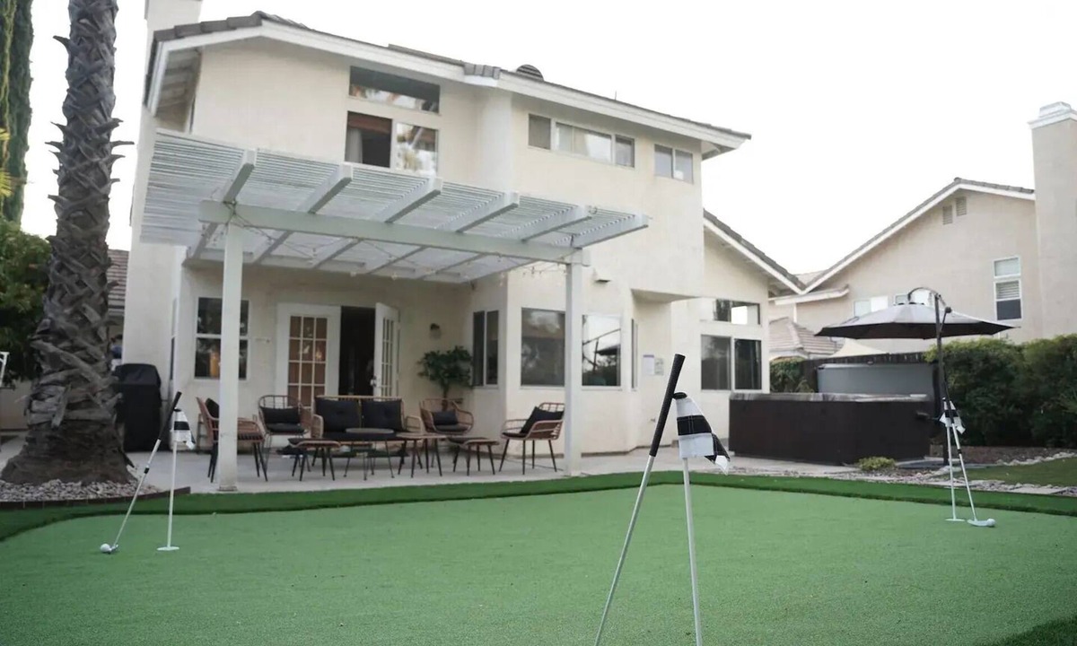 Temecula House | Wine Country Escape: Golf, Pool Table, Hot Tub & BBQ