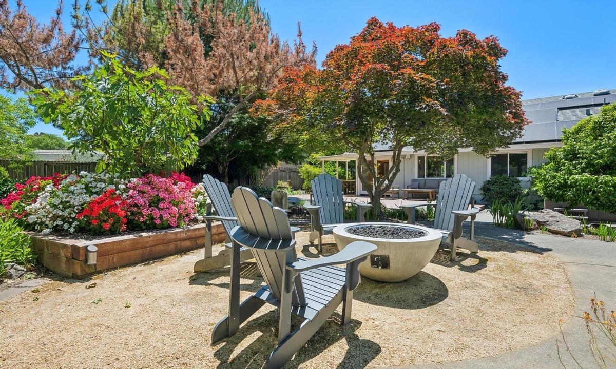 Santa Rosa House | Wine Country Escape | Hot Tub & Fire Pit