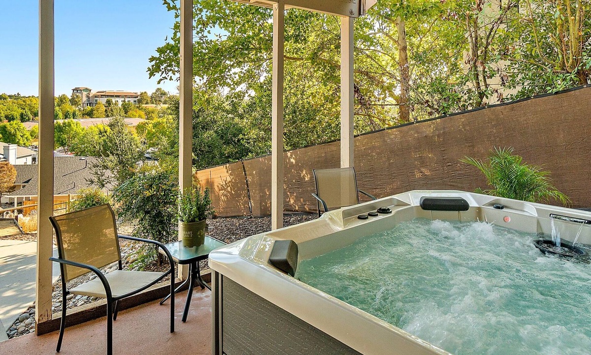 Templeton House | Wine Country Escape: King Beds, Hot Tub & EV Charger