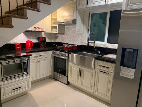 Woodland Hills House | Wounderfull view 2 story home 3rooms1bedroom,living room dining-WIFI