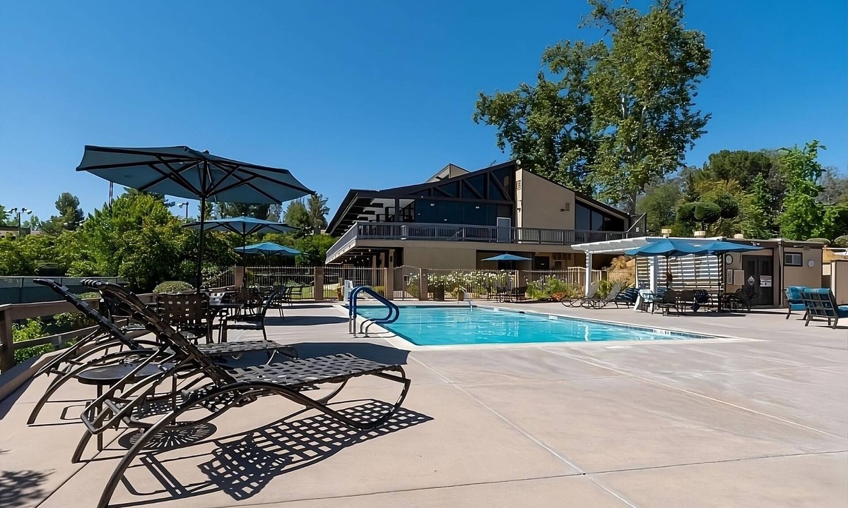 San Diego Country Estates Hotel | Your Nature Escape | 3 Units w/Kitchen, Balcony, Pool | Near Hiking Trails