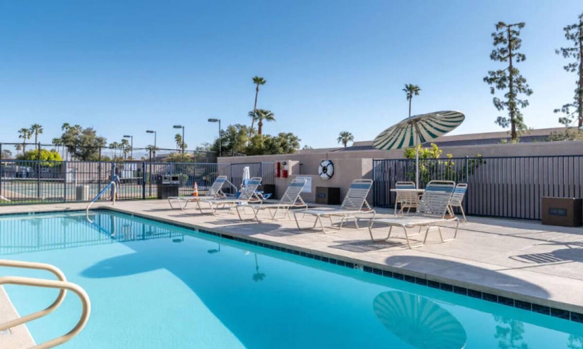 Baristo House | Your Palm Springs Escape! Full Kitchen, Outdoor Pool, Free Parking!