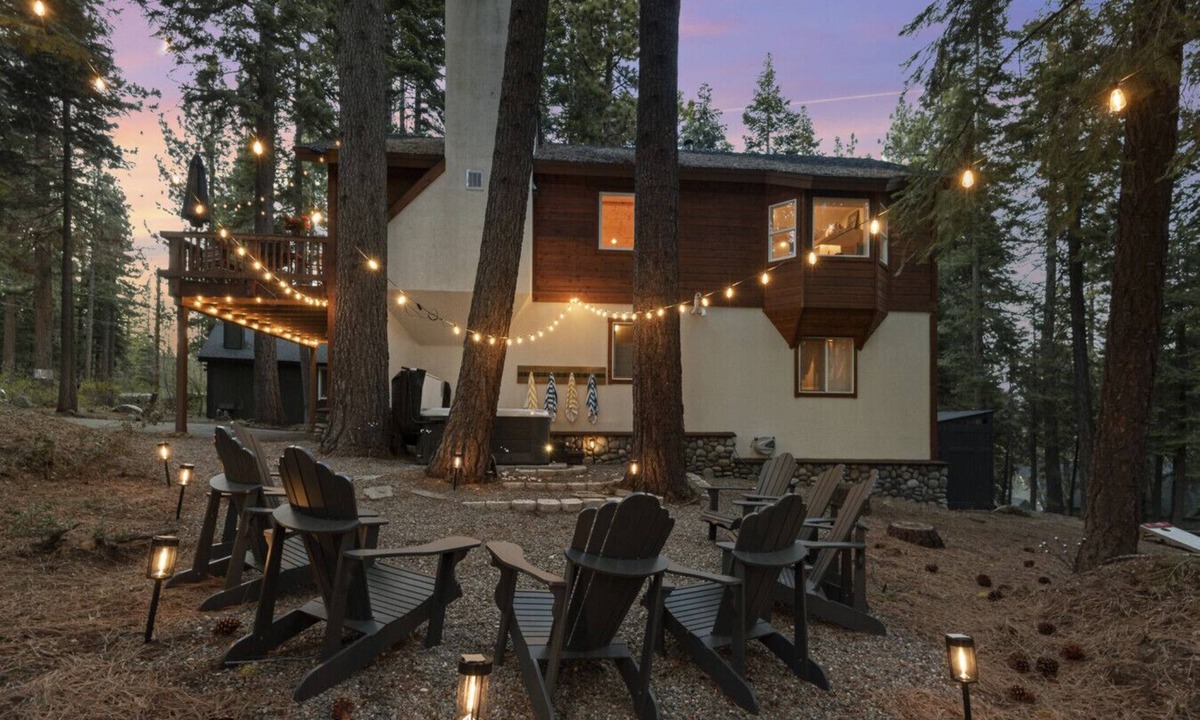 Tahoe Woods House | Zermatt - Mountain Retreat Near Beach and Skiing, HotTub